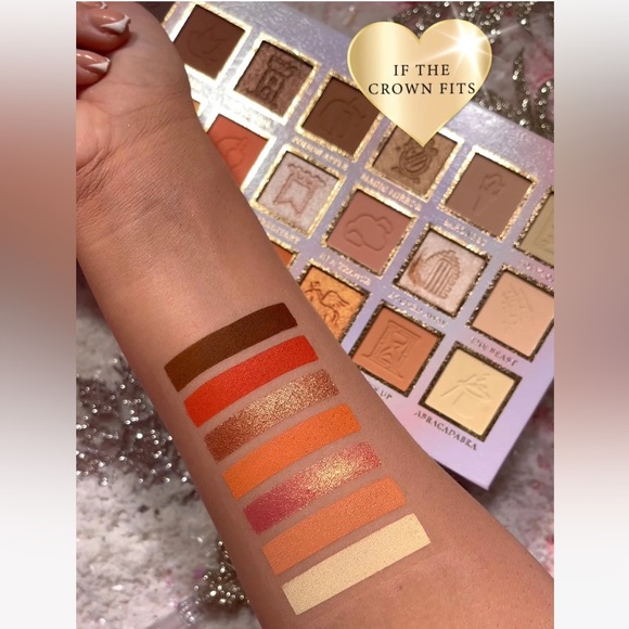 P.Louise If The Crown Fits Eyeshadow Palette - Pink and Gold - Picture 9 of 11